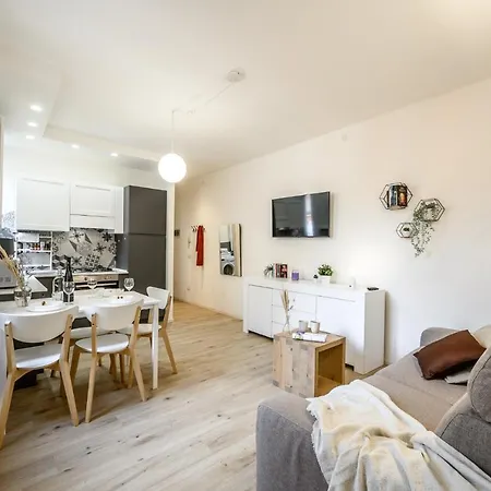 Nella Corte Del Mulino, 1 Passo Dal Centro Con Parcheggio